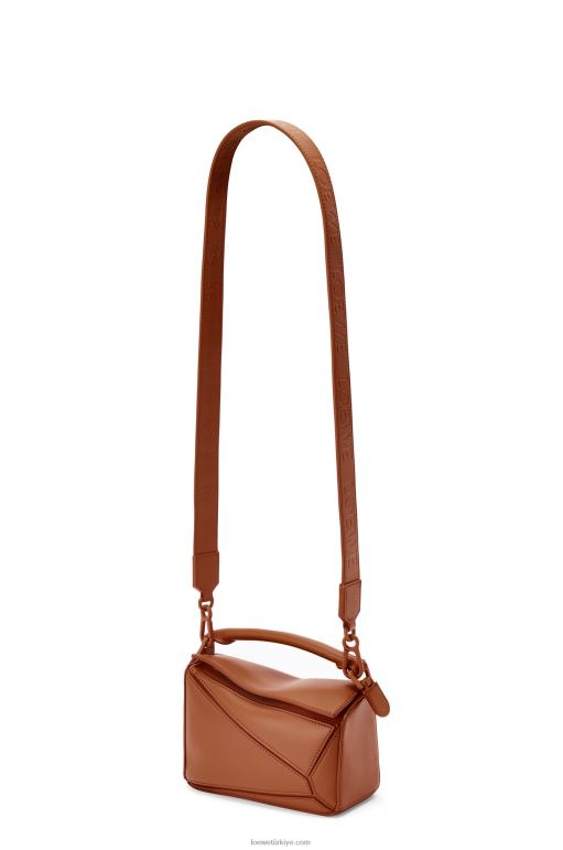 Loewe saten dana derisinden yapboz mini çanta 02600273 kadınlar ceviz
