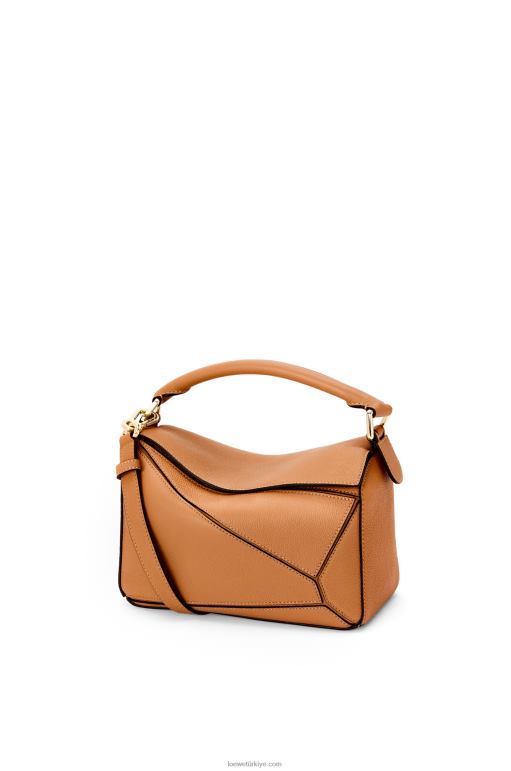 Loewe yumuşak damarlı dana derisinden küçük yapboz çanta 02600368 kadınlar hafif karamel