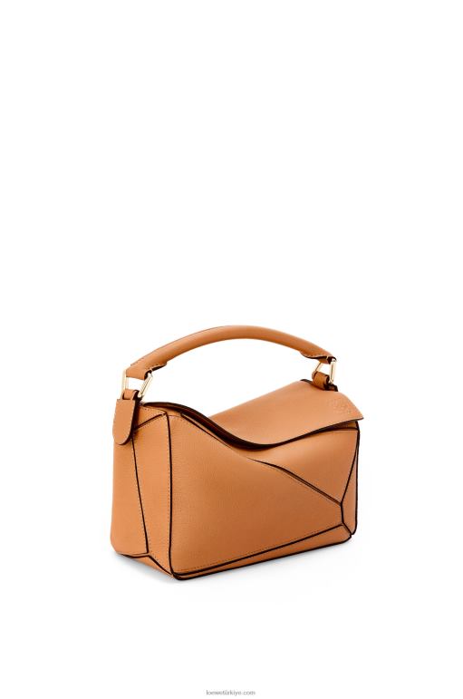Loewe yumuşak damarlı dana derisinden küçük yapboz çanta 02600368 kadınlar hafif karamel