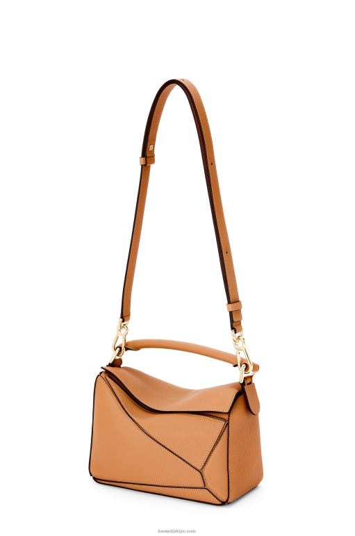 Loewe yumuşak damarlı dana derisinden küçük yapboz çanta 02600368 kadınlar hafif karamel