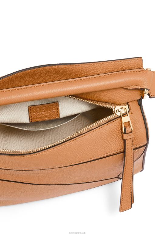Loewe yumuşak damarlı dana derisinden küçük yapboz çanta 02600368 kadınlar hafif karamel