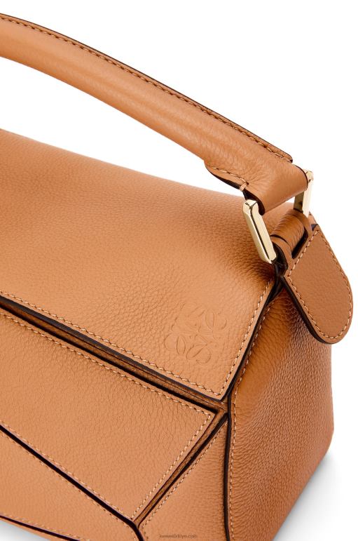Loewe yumuşak damarlı dana derisinden küçük yapboz çanta 02600368 kadınlar hafif karamel