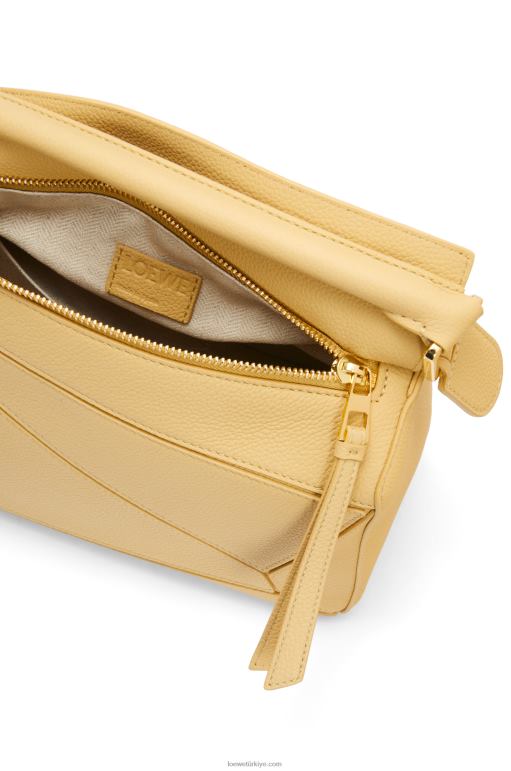Loewe yumuşak damarlı dana derisinden küçük yapboz çanta 02600393 kadınlar koyu tereyağı