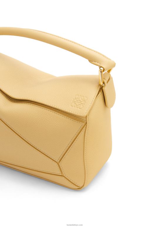 Loewe yumuşak damarlı dana derisinden küçük yapboz çanta 02600393 kadınlar koyu tereyağı