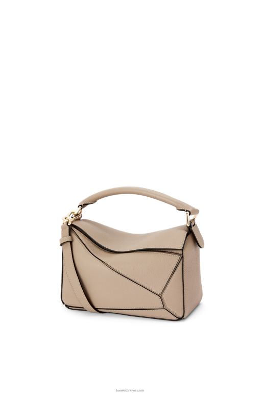 Loewe yumuşak damarlı dana derisinden küçük yapboz çanta 02600397 kadınlar kum
