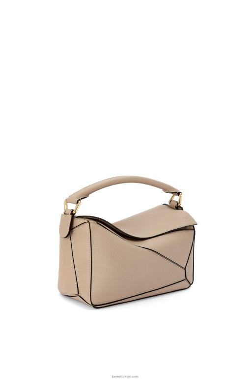 Loewe yumuşak damarlı dana derisinden küçük yapboz çanta 02600397 kadınlar kum