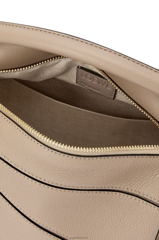Loewe yumuşak damarlı dana derisinden küçük yapboz çanta 02600397 kadınlar kum
