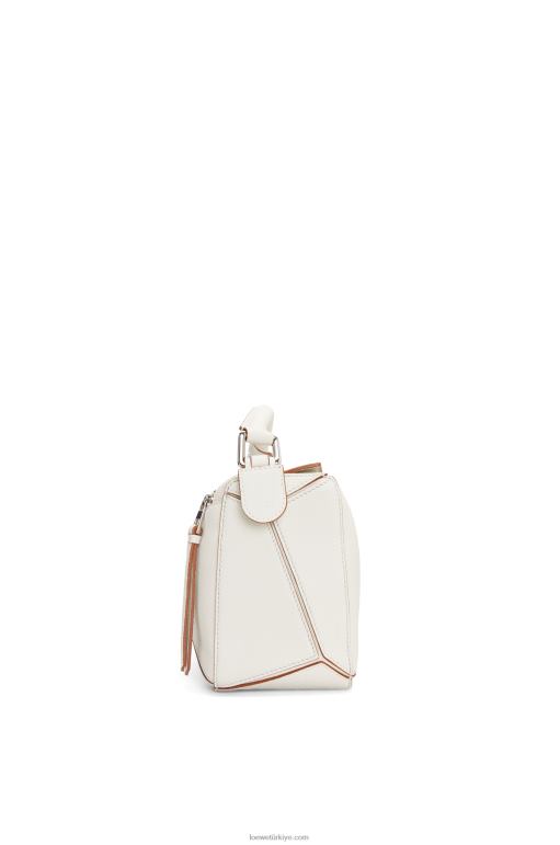 Loewe yumuşak damarlı dana derisinden küçük yapboz çanta 02600505 kadınlar açık beyaz