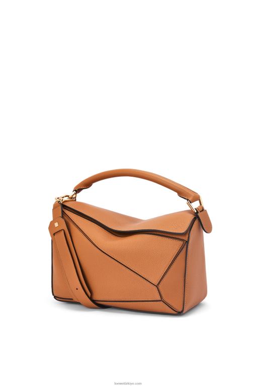 Loewe yumuşak damarlı dana derisinden yapboz çanta 02600369 kadınlar hafif karamel