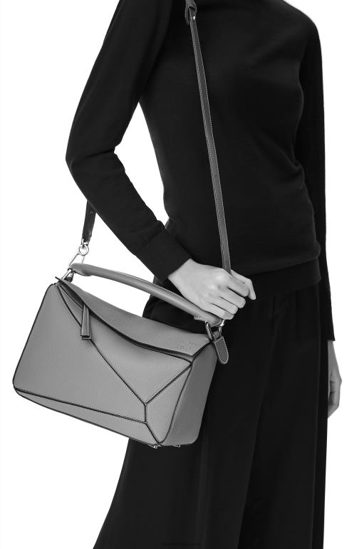 Loewe yumuşak damarlı dana derisinden yapboz çanta 02600369 kadınlar hafif karamel