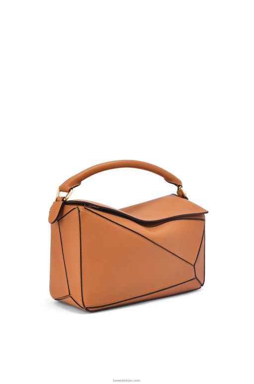Loewe yumuşak damarlı dana derisinden yapboz çanta 02600369 kadınlar hafif karamel
