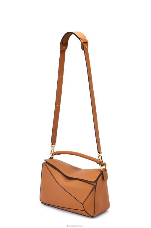 Loewe yumuşak damarlı dana derisinden yapboz çanta 02600369 kadınlar hafif karamel