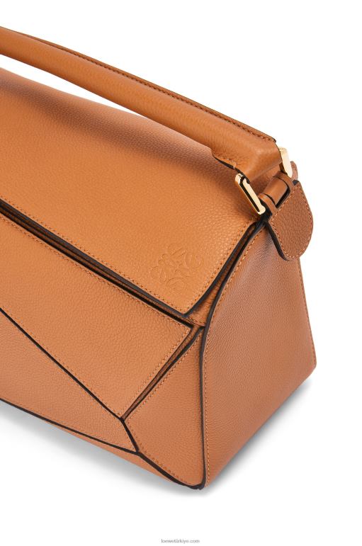 Loewe yumuşak damarlı dana derisinden yapboz çanta 02600369 kadınlar hafif karamel