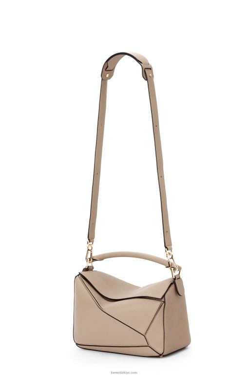 Loewe yumuşak damarlı dana derisinden yapboz çanta 02600409 kadınlar kum