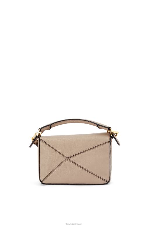 Loewe yumuşak taneli dana derisinden mini yapboz çanta 02600220 kadınlar kum