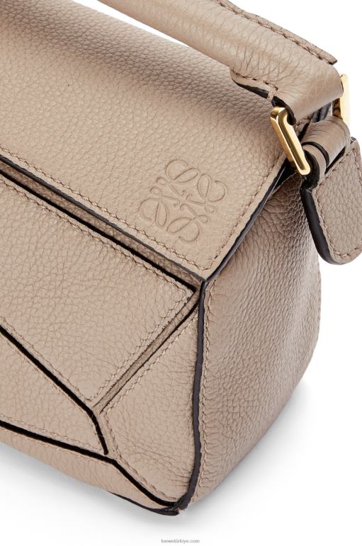 Loewe yumuşak taneli dana derisinden mini yapboz çanta 02600220 kadınlar kum