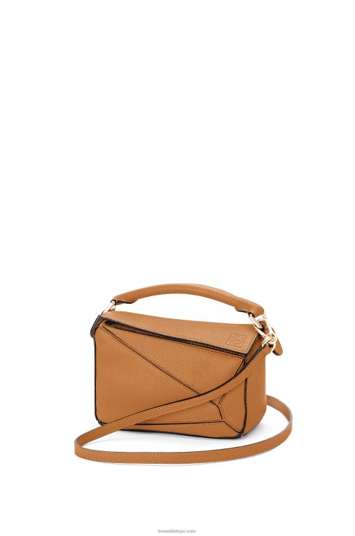 Loewe yumuşak taneli dana derisinden mini yapboz çanta 02600299 kadınlar hafif karamel