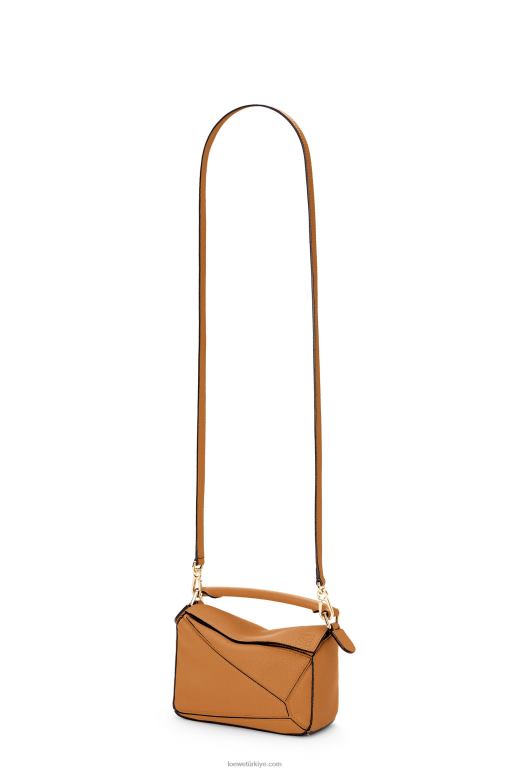 Loewe yumuşak taneli dana derisinden mini yapboz çanta 02600299 kadınlar hafif karamel