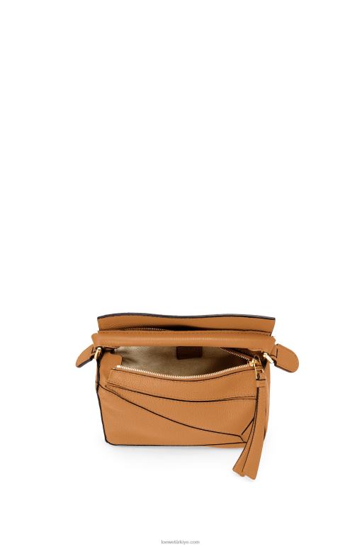 Loewe yumuşak taneli dana derisinden mini yapboz çanta 02600299 kadınlar hafif karamel