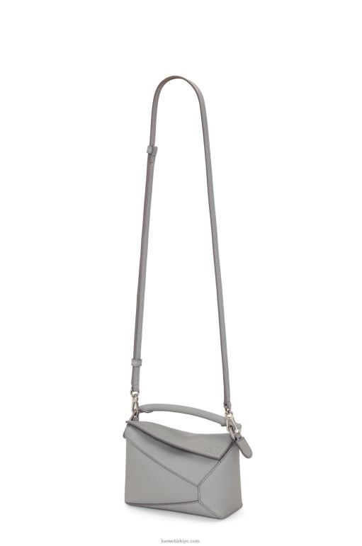 Loewe yumuşak taneli dana derisinden mini yapboz kenar çantası 02600198 kadınlar inci grisi