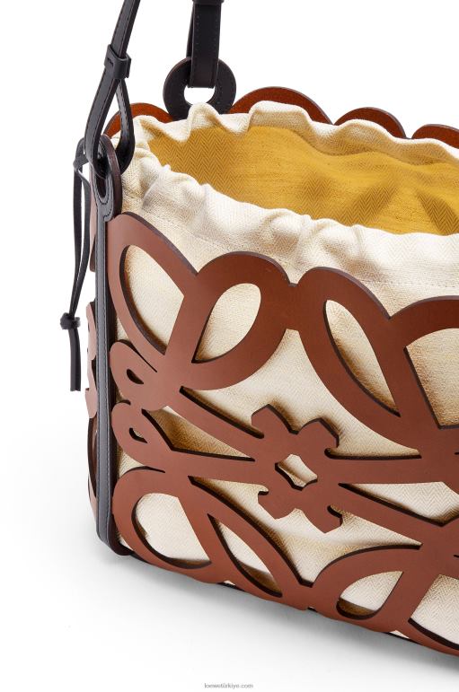 Loewe dana derisinden küçük anagram keseli tote 02600125 kadınlar bronzlaşmak