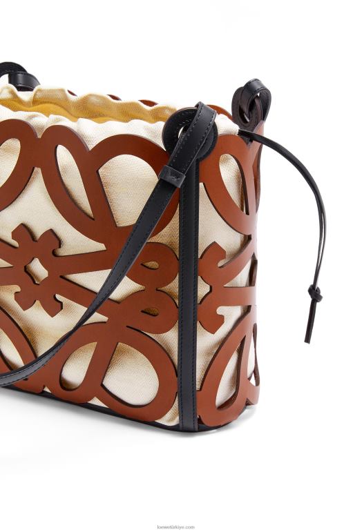 Loewe dana derisinden küçük anagram keseli tote 02600125 kadınlar bronzlaşmak