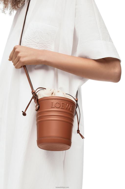 Loewe dana derisinden jardinier cebi 02600227 kadınlar bronzlaşmak