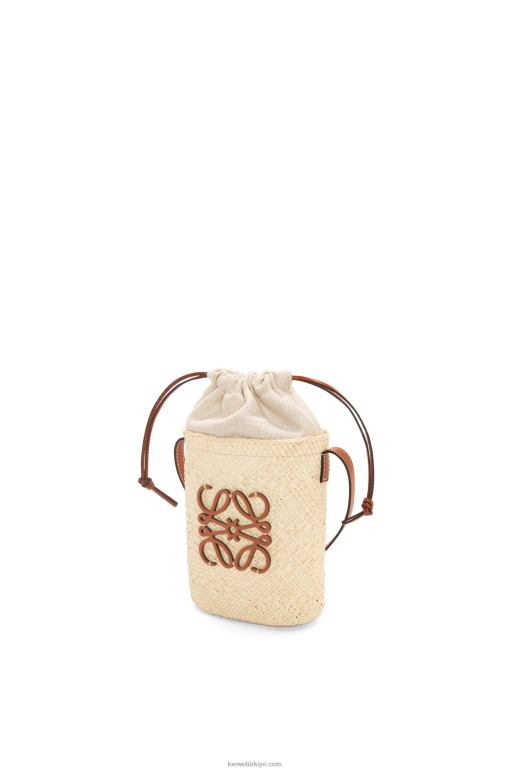 Loewe iraca avuç içi ve dana derisinden kare cep 02600315 kadınlar doğal/ten rengi