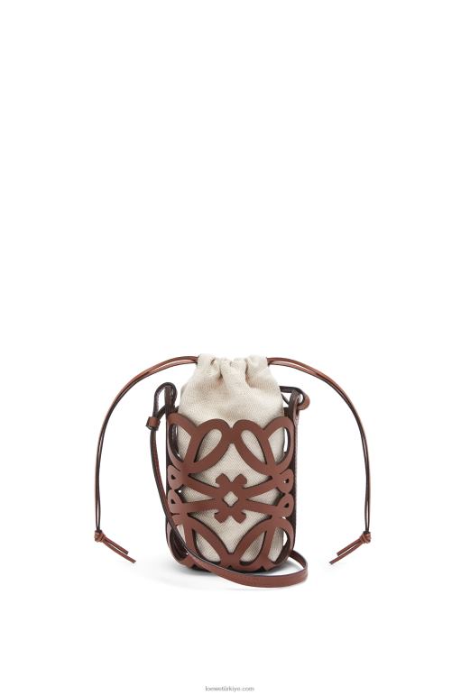 Loewe klasik dana derisi ve kanvas anagram cep 02600224 kadınlar ten rengi/ekru