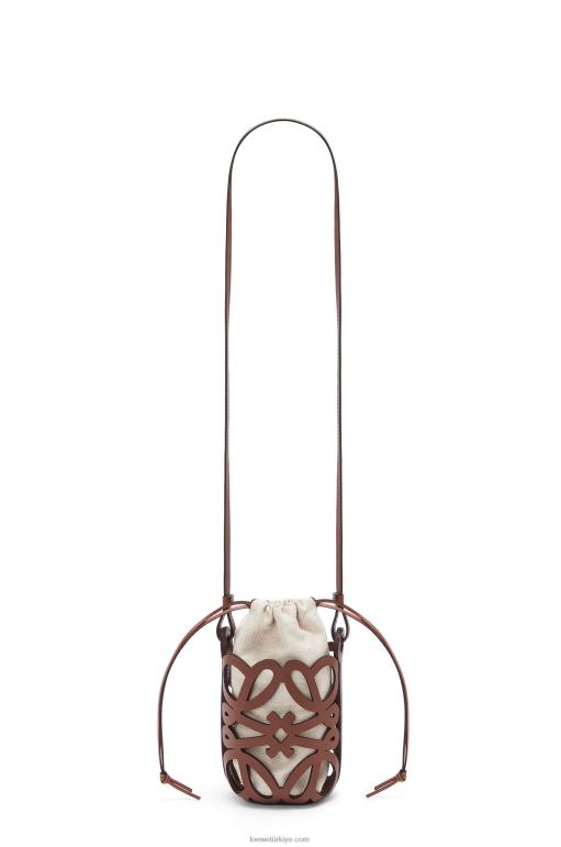 Loewe klasik dana derisi ve kanvas anagram cep 02600224 kadınlar ten rengi/ekru