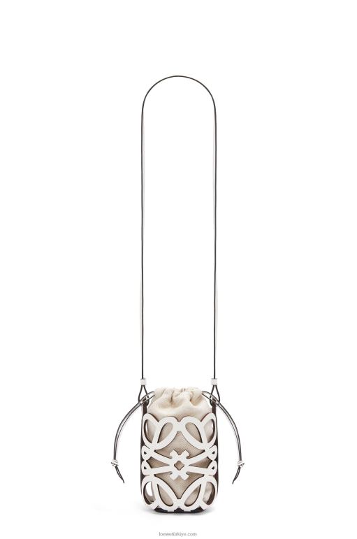 Loewe klasik dana derisi ve kanvas anagram cep 02600558 kadınlar beyaz/ekru