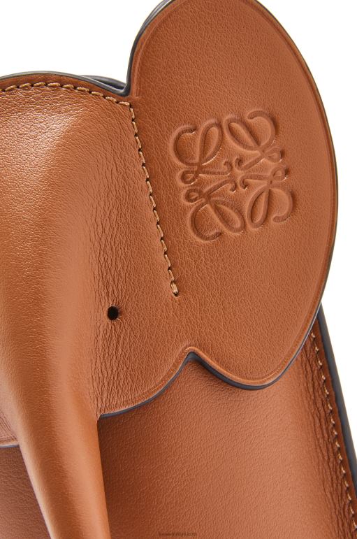 Loewe klasik dana derisinde fil cebi 02600596 kadınlar bronzlaşmak