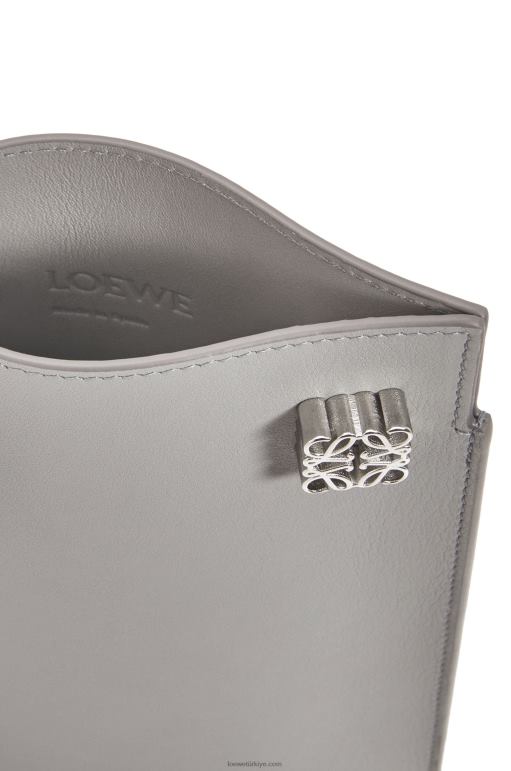 Loewe klasik dana derisinde zar cebi 02600572 kadınlar inci grisi