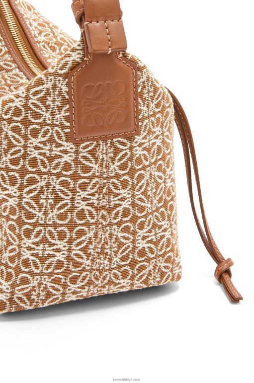Loewe anagram jakarlı ve dana derisinden küçük cubi çanta 02600504 kadınlar bronzluk / ceviz