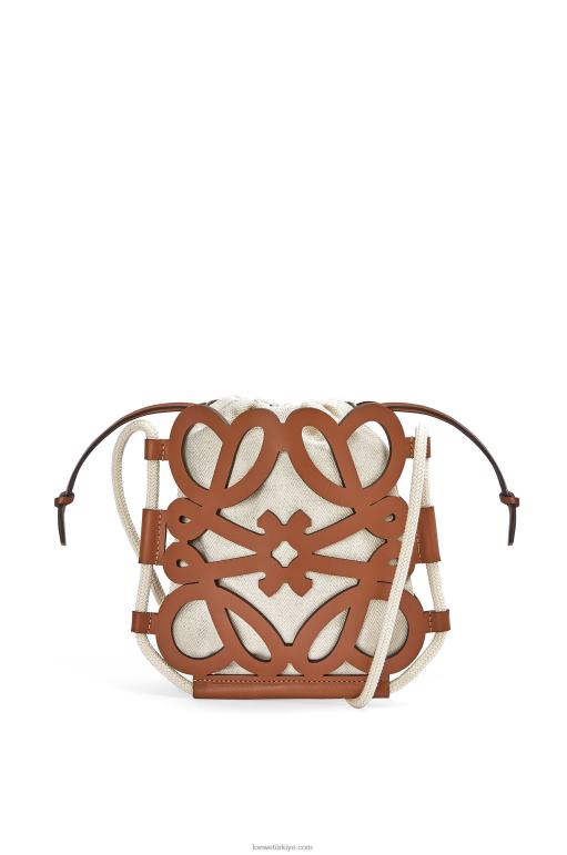 Loewe klasik dana derisi ve kanvas anagram kesim çapraz askı 02600327 kadınlar ten rengi/ekru