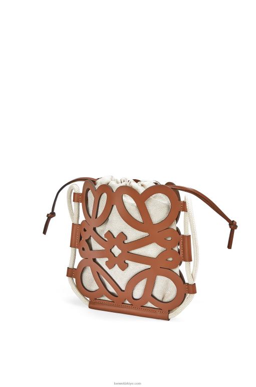 Loewe klasik dana derisi ve kanvas anagram kesim çapraz askı 02600327 kadınlar ten rengi/ekru