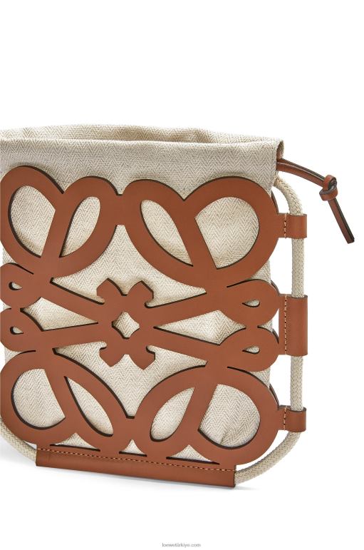 Loewe klasik dana derisi ve kanvas anagram kesim çapraz askı 02600327 kadınlar ten rengi/ekru