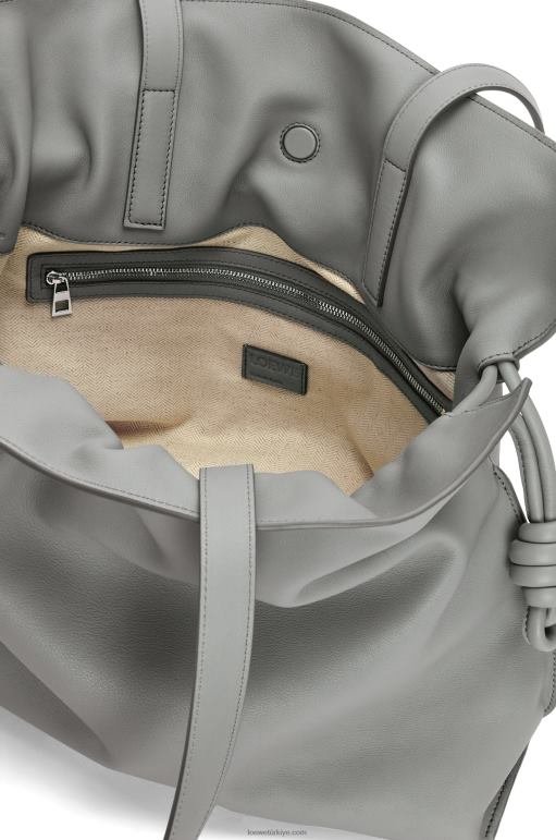 Loewe Nappa dana derisinden büyük flamenko debriyajı 02600189 kadınlar inci grisi