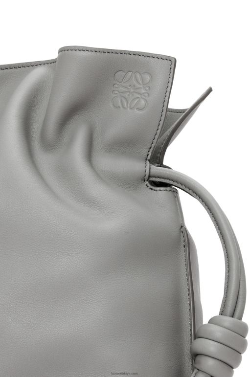 Loewe Nappa dana derisinden büyük flamenko debriyajı 02600189 kadınlar inci grisi