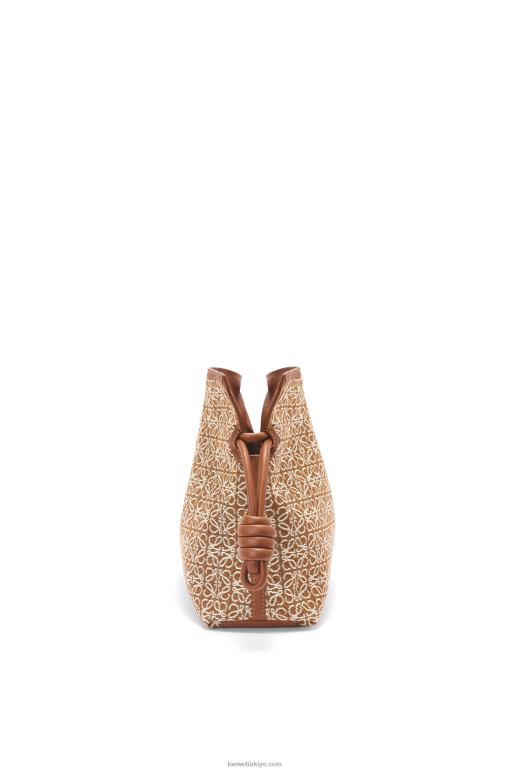 Loewe anagram jakarlı ve dana derisinden flamenko debriyajı 02600486 kadınlar bronzluk / ceviz