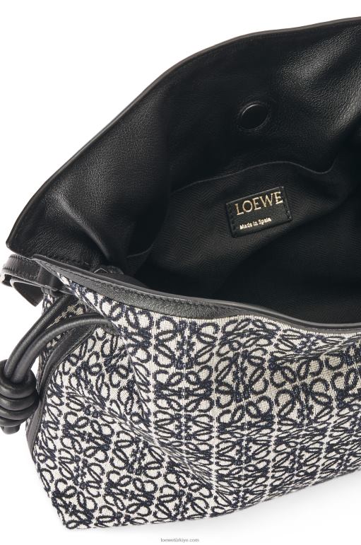 Loewe anagram jakarlı ve dana derisinden flamenko debriyajı 02600543 kadınlar lacivert/siyah