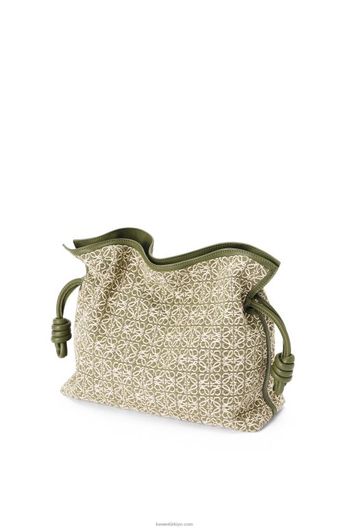 Loewe anagram jakarlı ve dana derisinden flamenko debriyajı 02600607 kadınlar yeşil/avokado yeşili