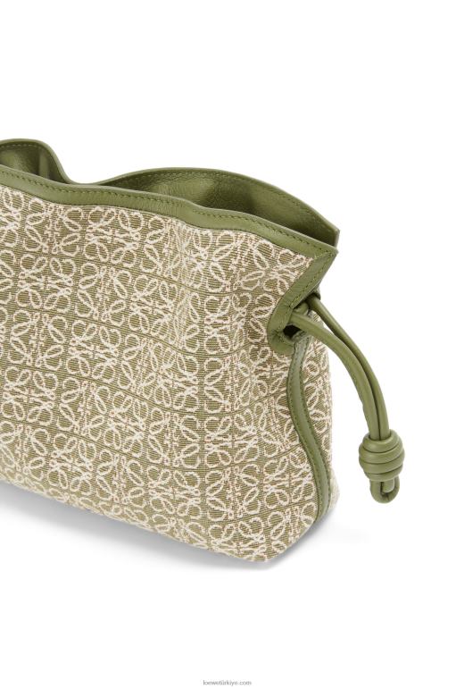 Loewe anagram jakarlı ve dana derisinden mini flamenko debriyajı 02600291 kadınlar yeşil/avokado yeşili
