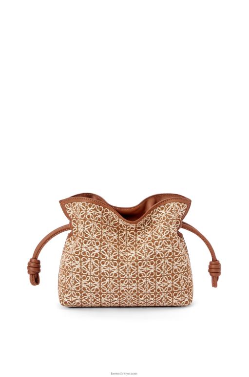 Loewe anagram jakarlı ve dana derisinden mini flamenko debriyajı 02600310 kadınlar bronzluk / ceviz