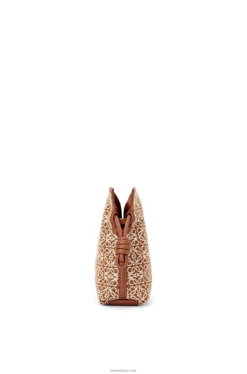 Loewe anagram jakarlı ve dana derisinden mini flamenko debriyajı 02600310 kadınlar bronzluk / ceviz