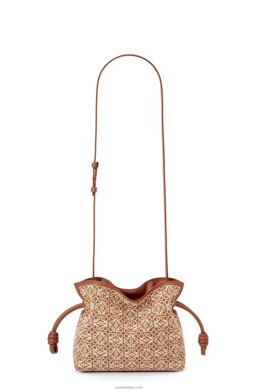 Loewe anagram jakarlı ve dana derisinden mini flamenko debriyajı 02600310 kadınlar bronzluk / ceviz