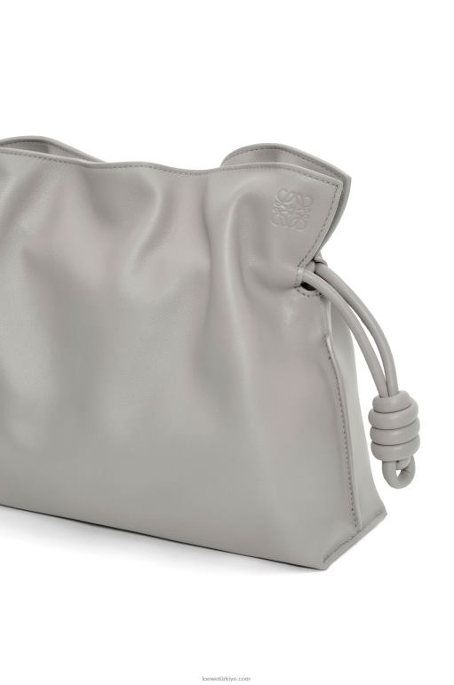Loewe napa dana derisinden flamenko debriyajı 02600358 kadınlar inci grisi