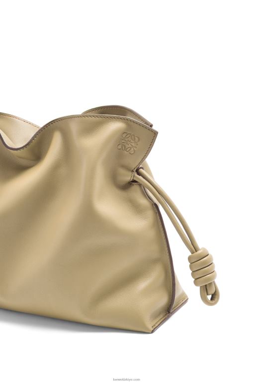 Loewe napa dana derisinden flamenko debriyajı 02600424 kadınlar kil yeşili