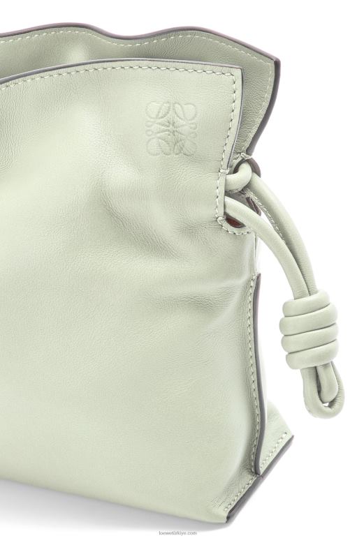 Loewe napa dana derisinden mini flamenko debriyajı 02600205 kadınlar hafif seladonlar