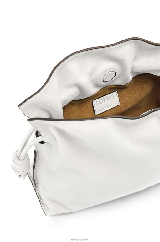 Loewe napa dana derisinden mini flamenko debriyajı 02600207 kadınlar açık beyaz
